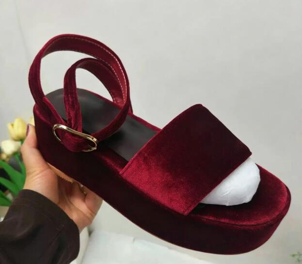 Burgundy Velvet Round Open Toe - Wedge Heeled Sneaker recension och pris