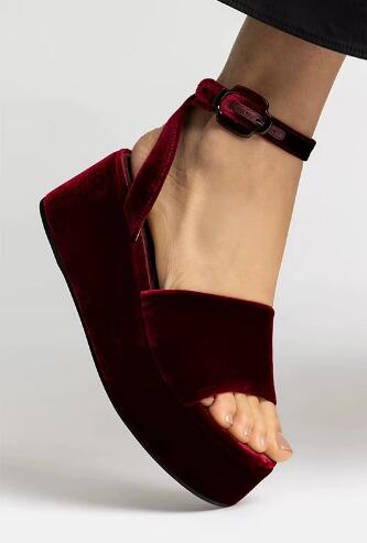 Burgundy Velvet Round Open Toe - Wedge Heeled Sneaker recension och pris